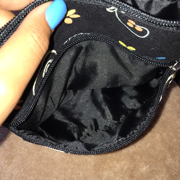 flower patterned cross body bag with 3 pockets - Picture 3 of 5